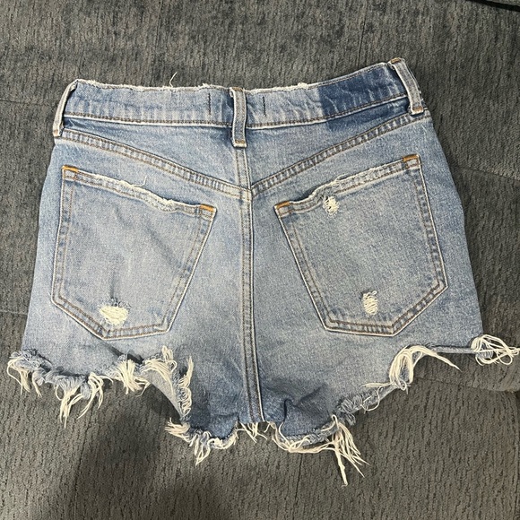 Abercrombie & Fitch Light Blue Distressed The Mom Short High Rise Jean Shorts 4 - Picture 5 of 5